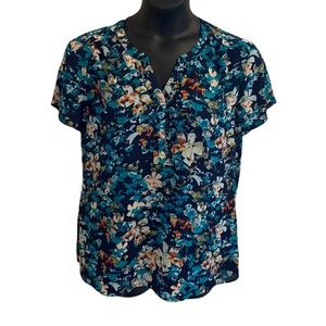 💜💜 Ladies Beautiful Floral on Black Top Size XL by VanHeusen